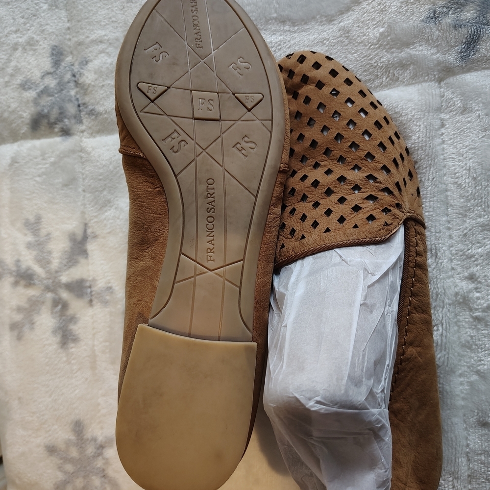 Franco Sarto Zerbino Tan Loafers with laser Cut Detail 9.5 - Picture 2 of 8